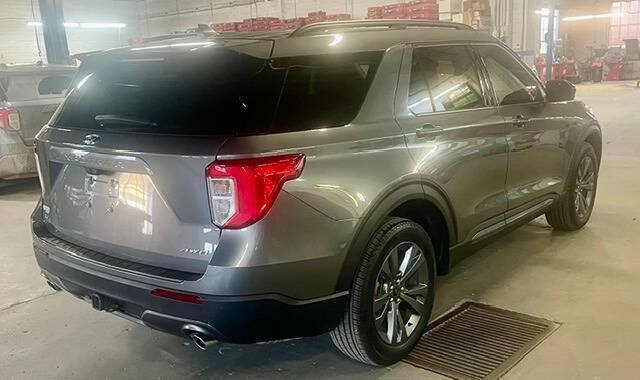 Certified 2024 Ford Explorer XLT w/ Equipment Group 202A AWD/4WD image 6