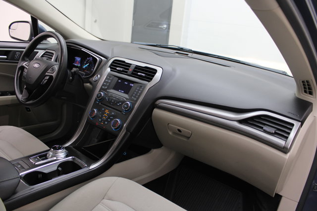 Certified 2018 Ford Fusion SE FWD image 5