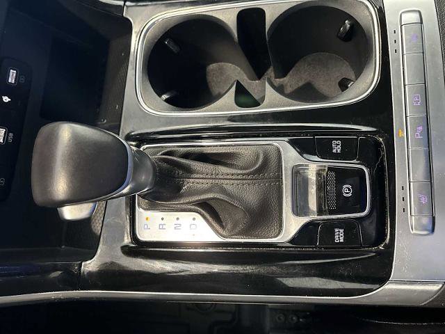 Used 2024 Kia Carnival EX image 15