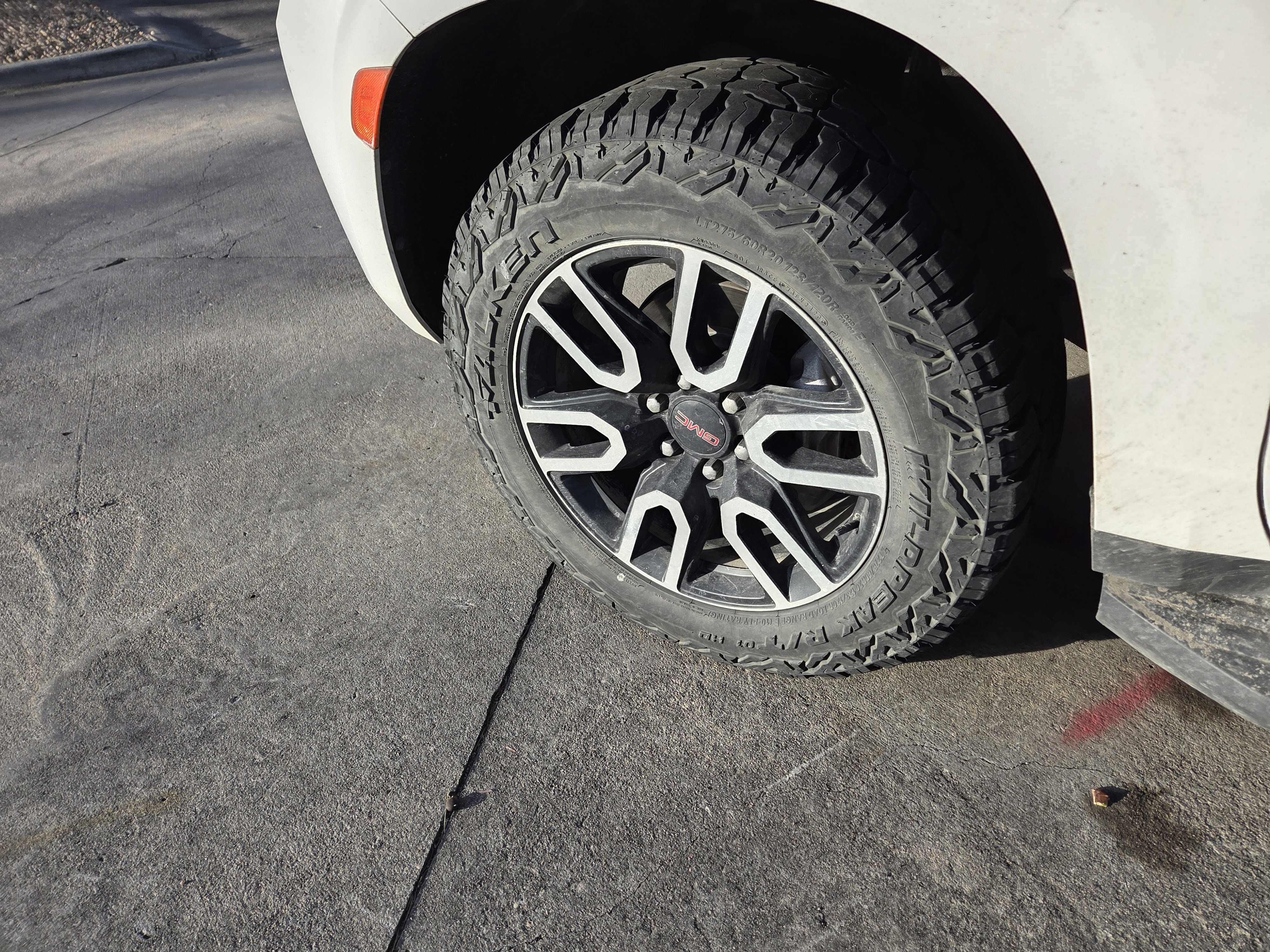 Used 2023 GMC Yukon AT4 w/ Technology Package image 11