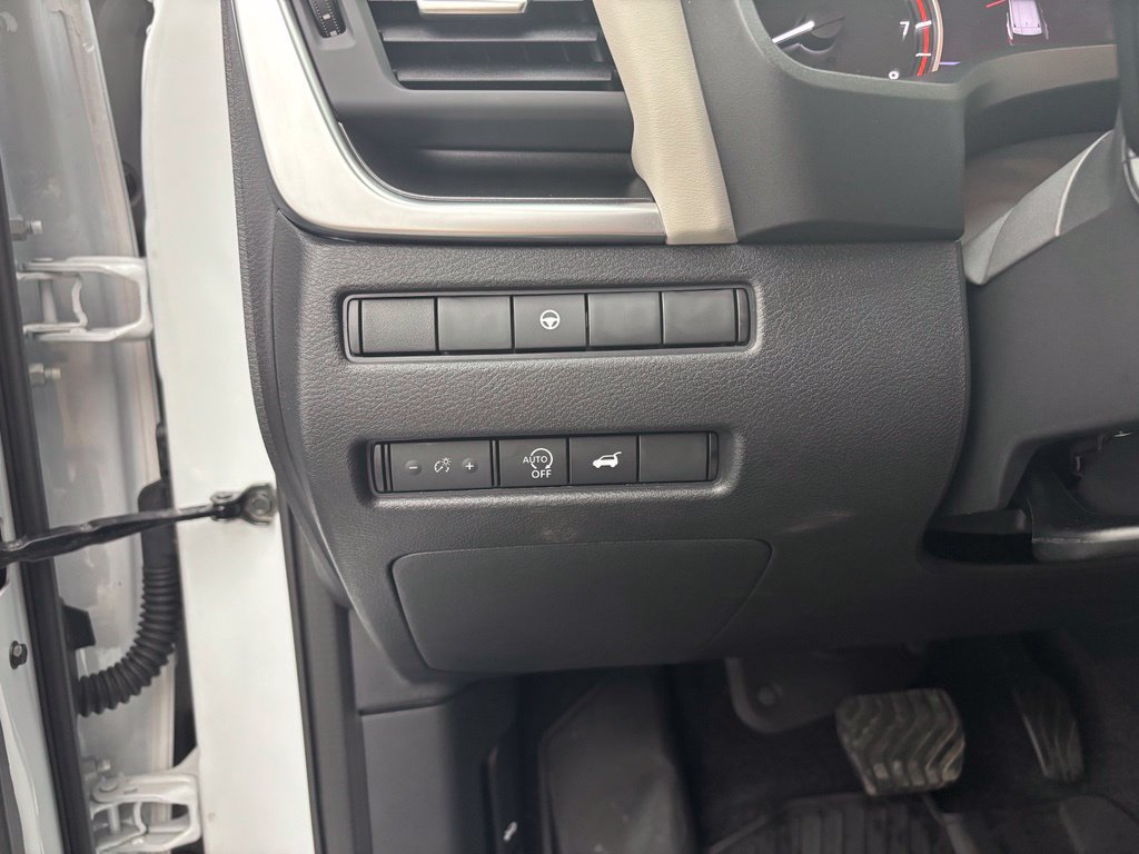 Used 2024 Nissan Rogue SV w/ SV Premium Package FWD image 28