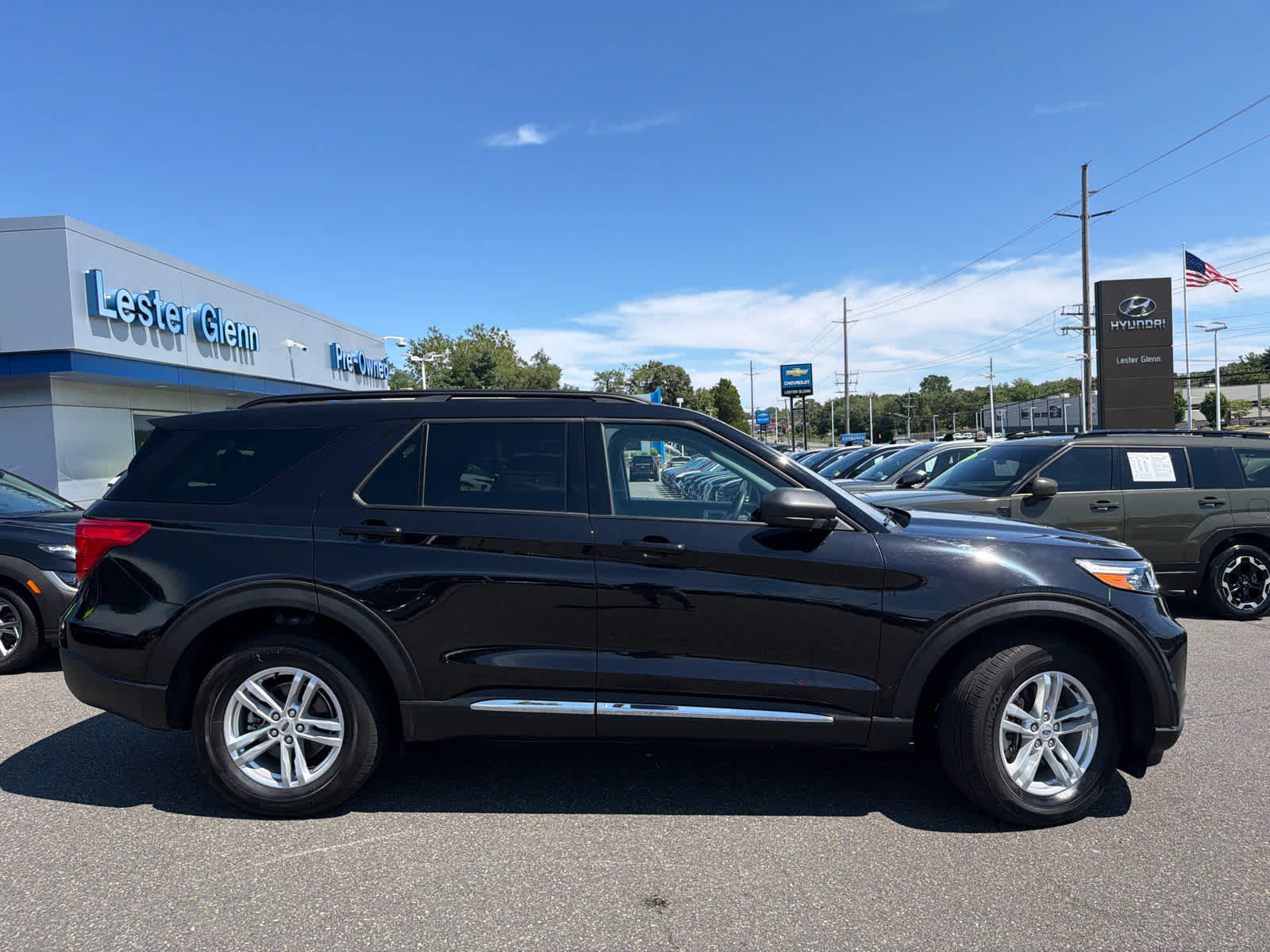 Certified 2023 Ford Explorer XLT AWD/4WD image 3