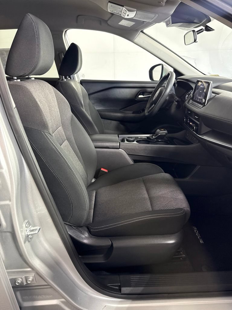 Used 2024 Nissan Rogue SV AWD/4WD image 16