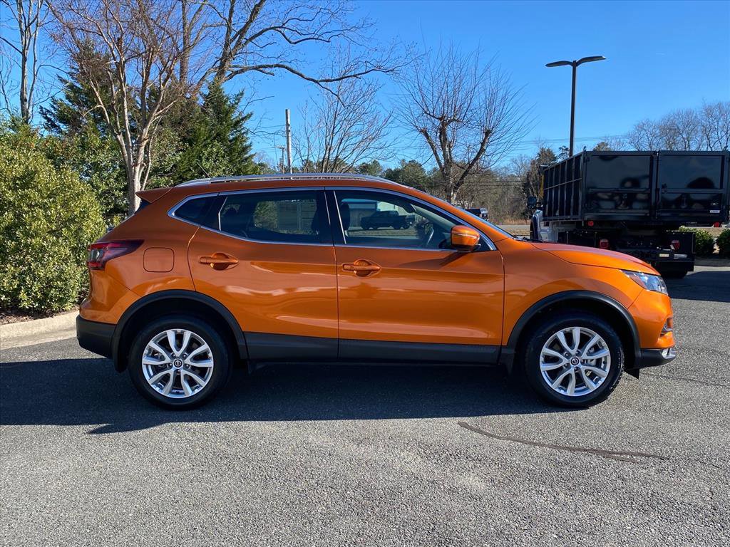 Used 2021 Nissan Rogue Sport SV image 3