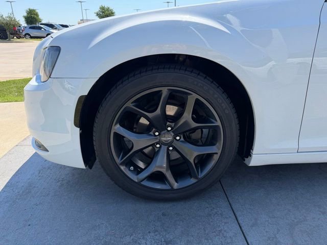 Used 2023 Chrysler 300 Touring w/ Sport Appearance Package RWD image 3