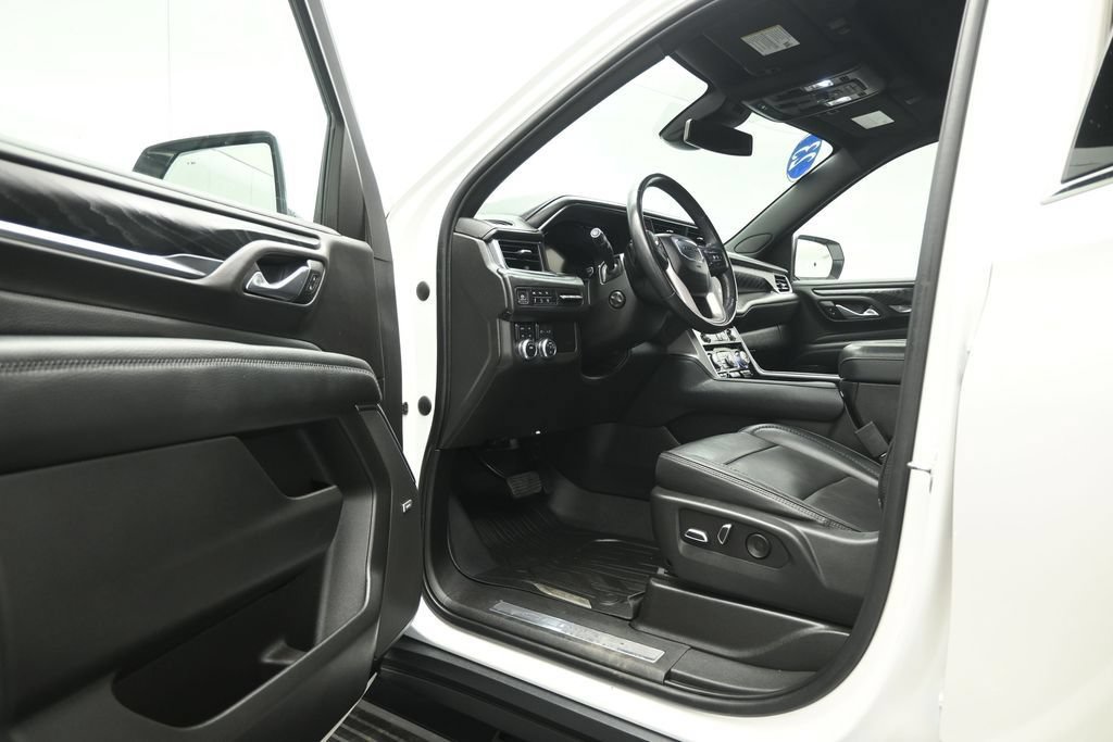 Used 2023 GMC Yukon XL Denali AWD/4WD image 9