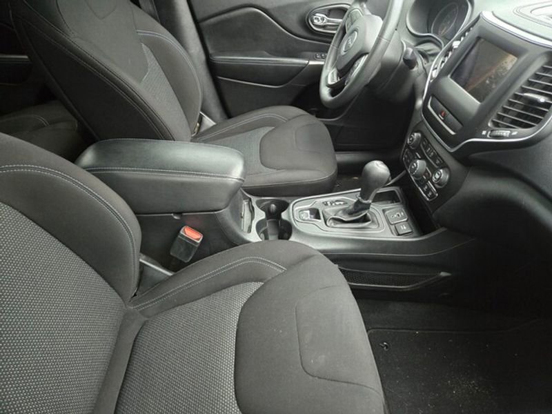 Used 2020 Jeep Cherokee Latitude image 10