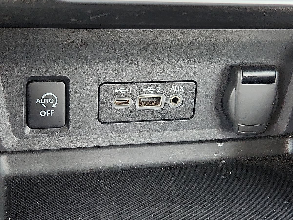 Used 2025 Nissan Sentra SV FWD image 10