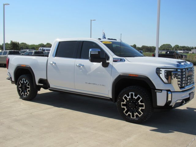 Used 2024 GMC Sierra 2500 Denali w/ Denali Reserve Package AWD/4WD image 11