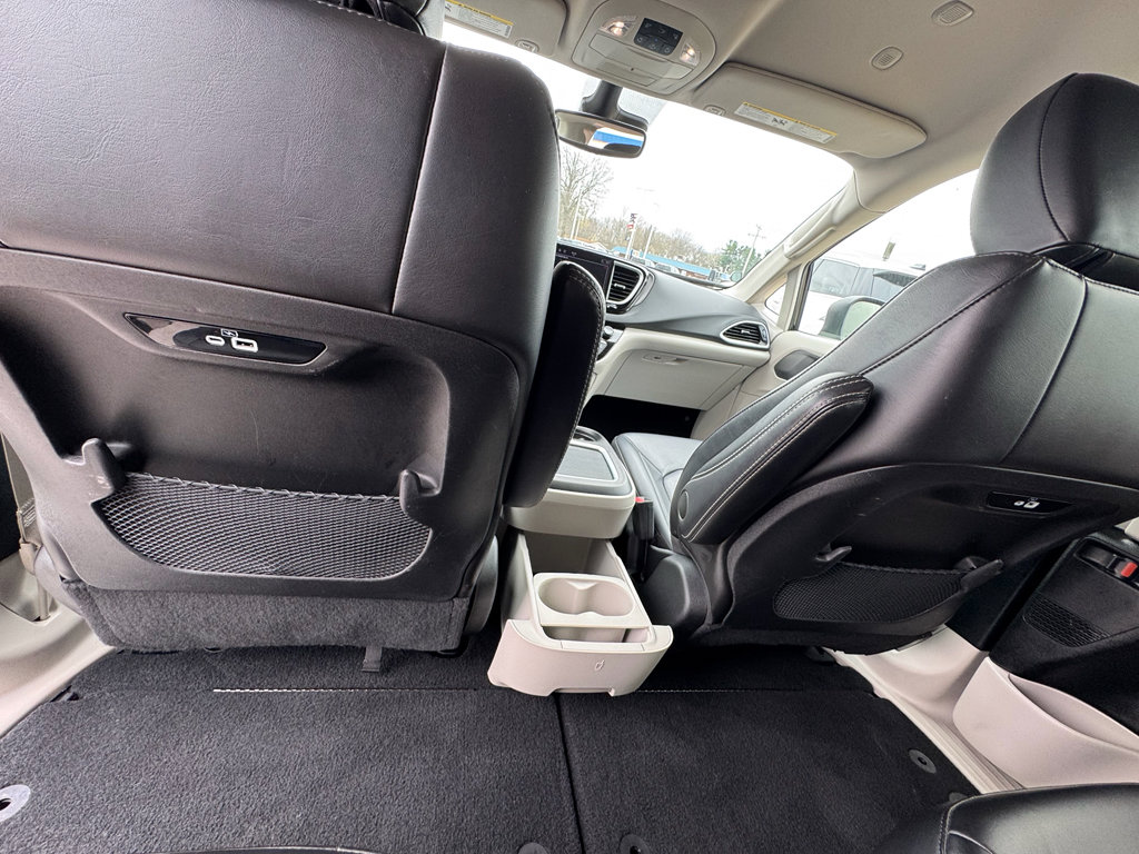 Used 2023 Chrysler Pacifica Touring-L FWD image 22