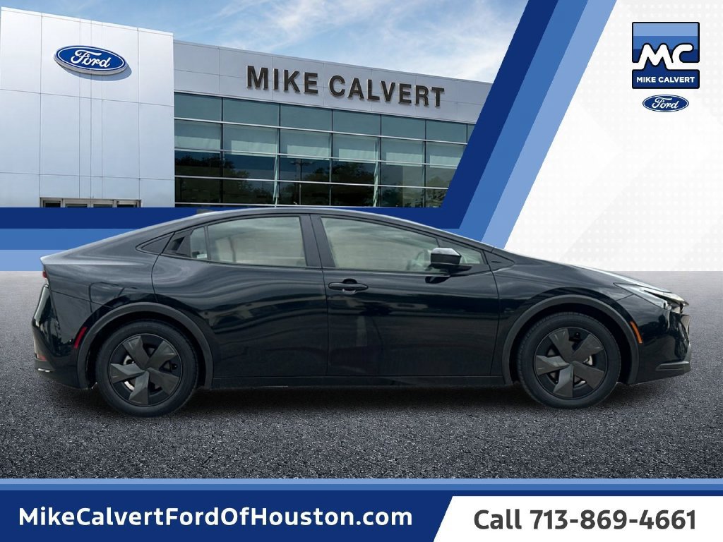 Used 2025 Toyota Prius LE FWD image 6