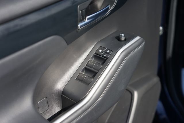 Used 2022 Toyota Highlander XSE AWD/4WD image 32