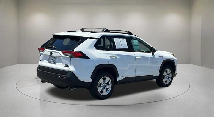 Used 2021 Toyota RAV4 XLE w/ Convenience Package AWD/4WD image 3