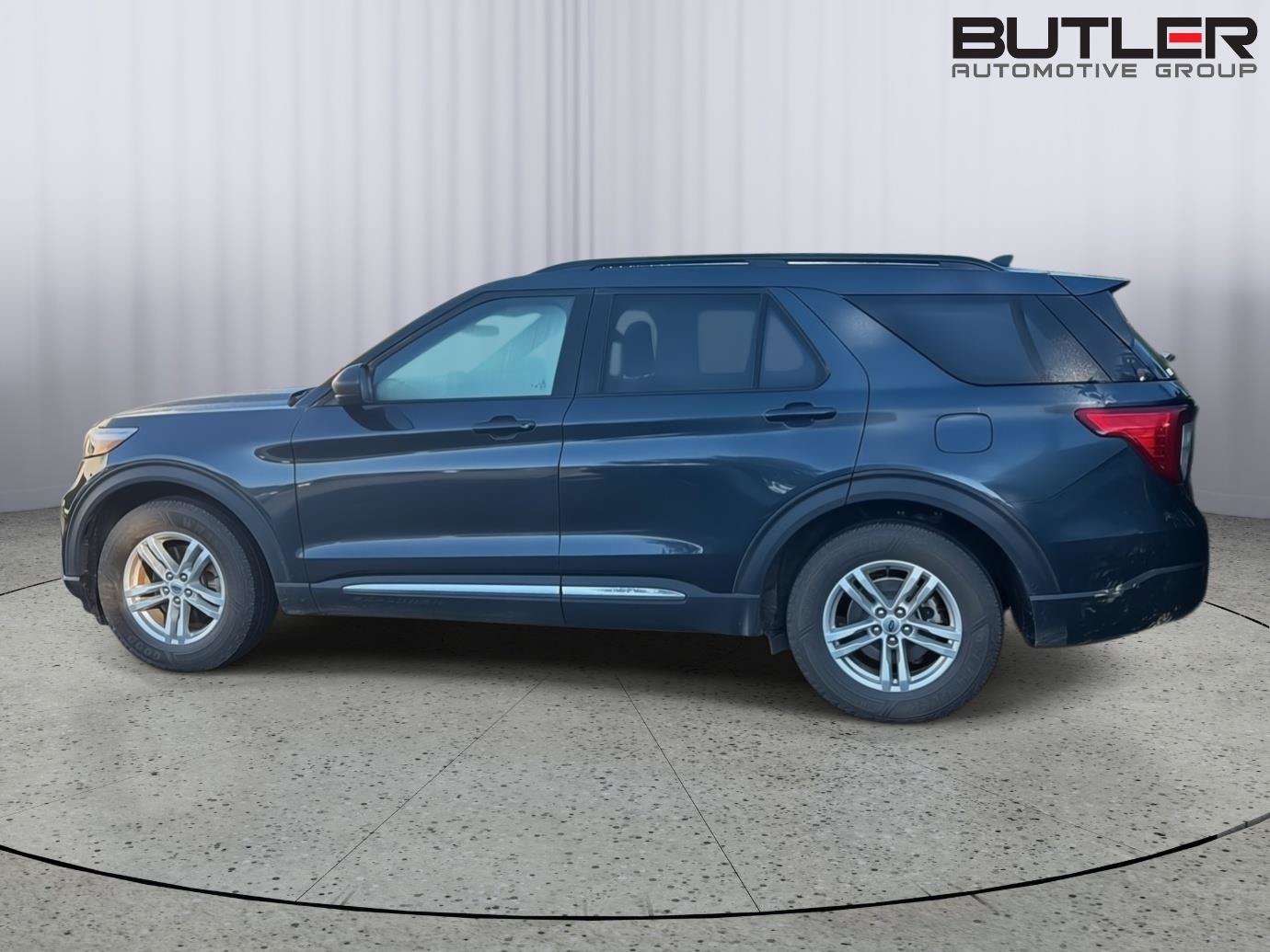 Certified 2024 Ford Explorer XLT RWD image 4