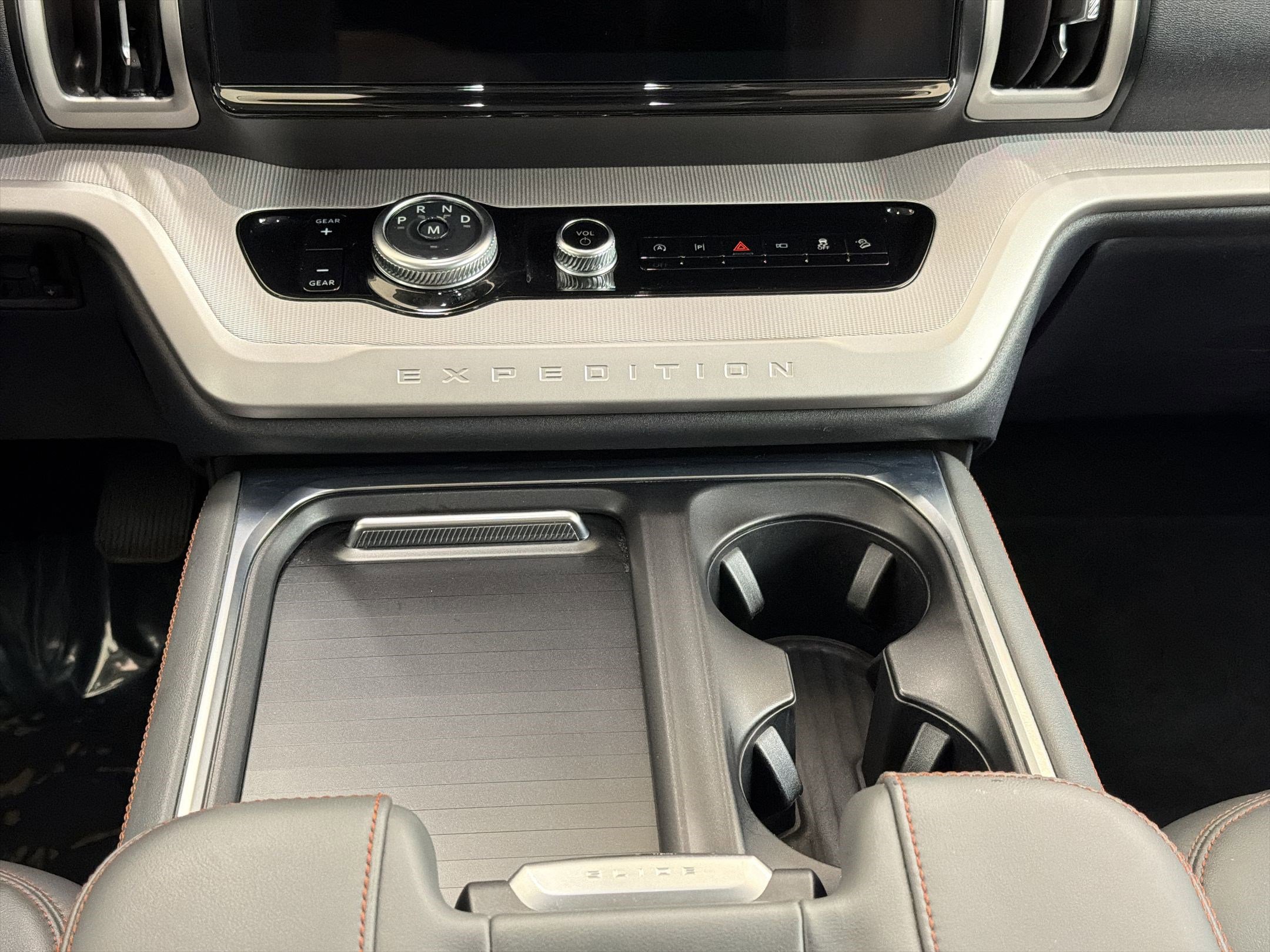 Certified 2025 Ford Expedition Active AWD/4WD image 24