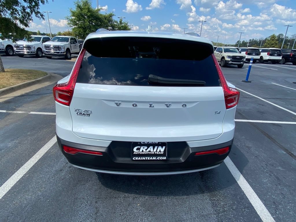 Used 2021 Volvo XC40 T4 Momentum FWD image 6