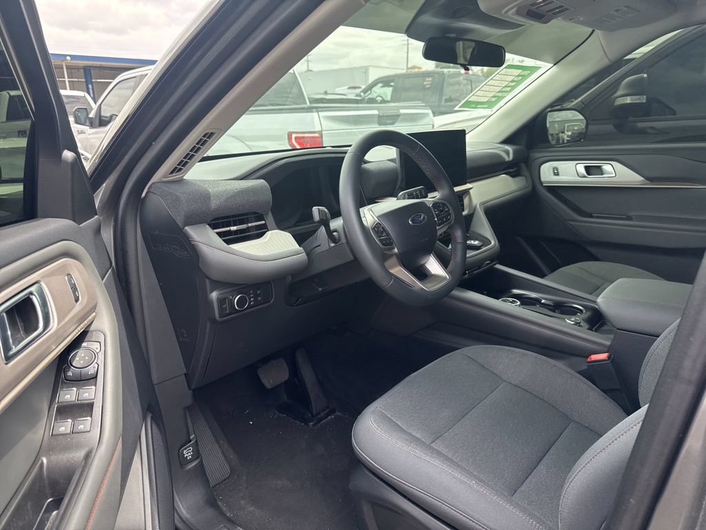 Certified 2025 Ford Explorer Active AWD/4WD image 5
