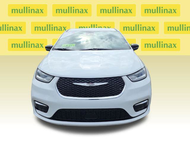 Used 2025 Chrysler Pacifica Select FWD image 16