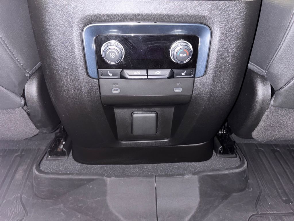 Used 2022 GMC Yukon Denali w/ Denali Premium Package AWD/4WD image 30