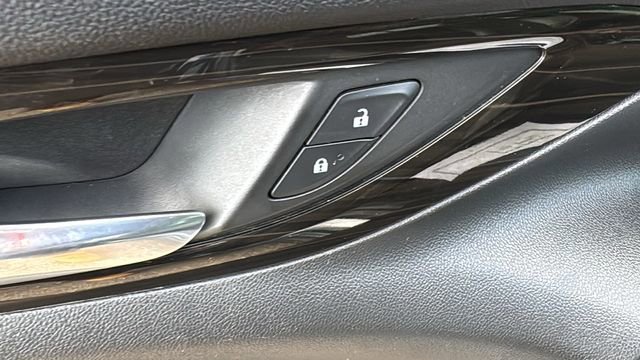 Used 2018 Buick Regal Essence FWD image 13