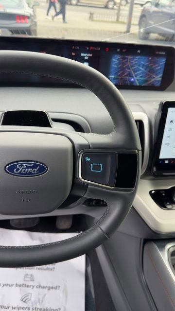 Certified 2025 Ford Expedition Active image 10