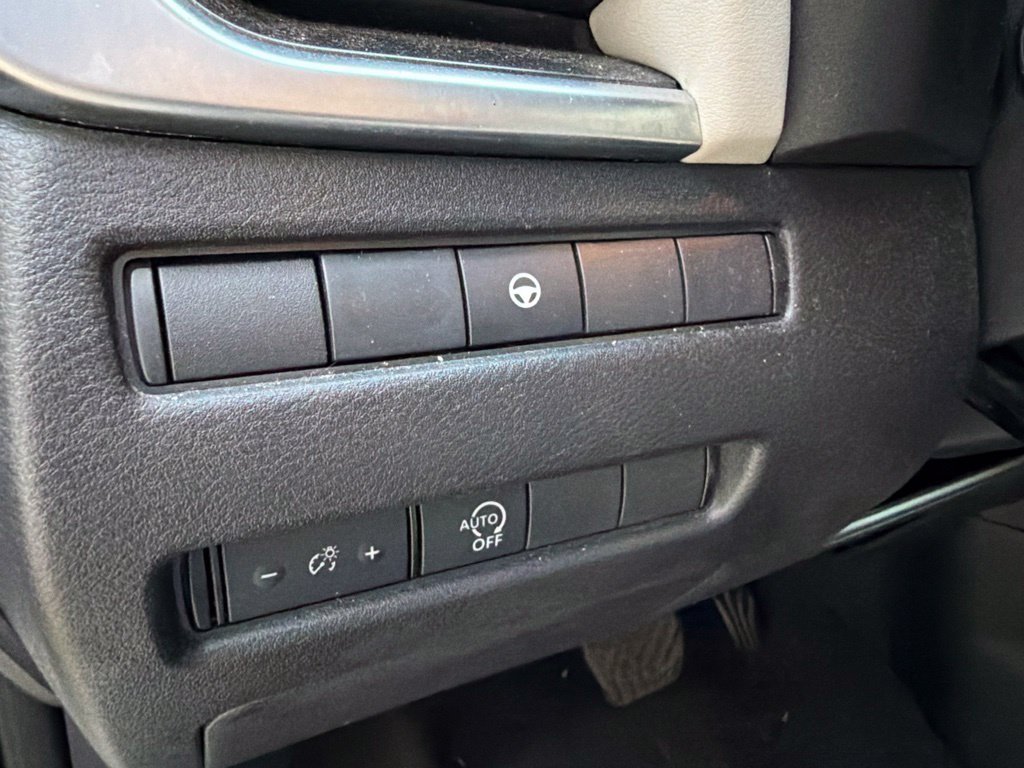 Used 2023 Nissan Rogue SV FWD image 28