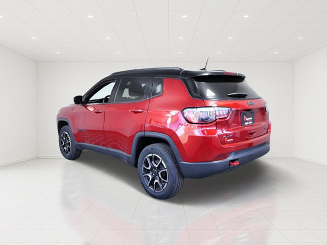 Used 2025 Jeep Compass Trailhawk AWD/4WD image 4