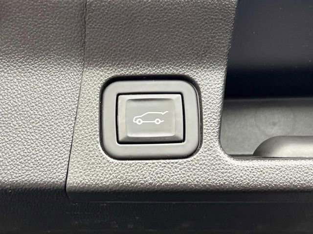 Used 2023 GMC Acadia SLT w/ Preferred Package image 12