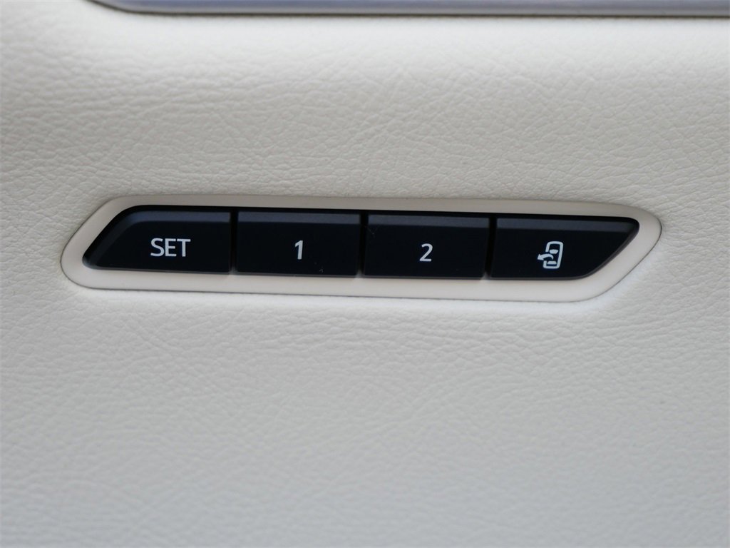 Used 2023 Cadillac XT6 Premium Luxury image 16