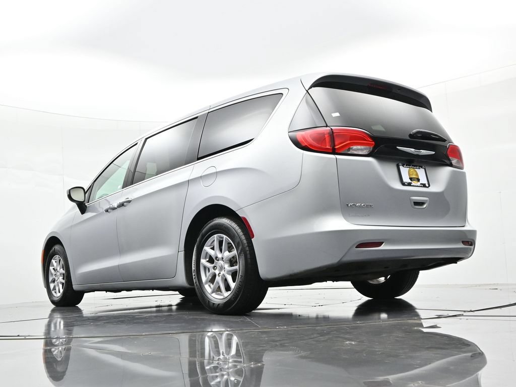 Used 2023 Chrysler Voyager LX FWD image 18
