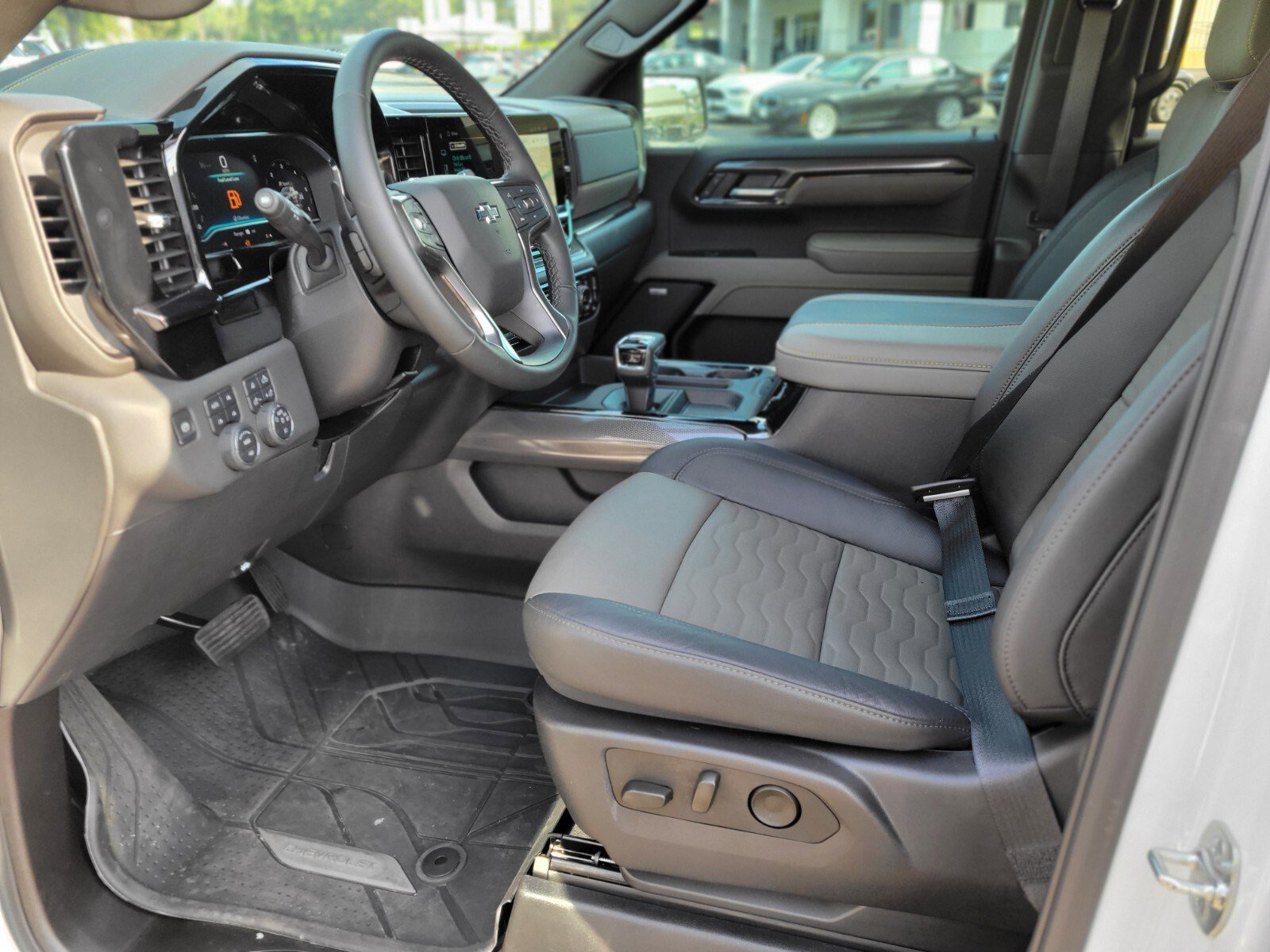 Used 2025 Chevrolet Silverado 1500 ZR2 image 19