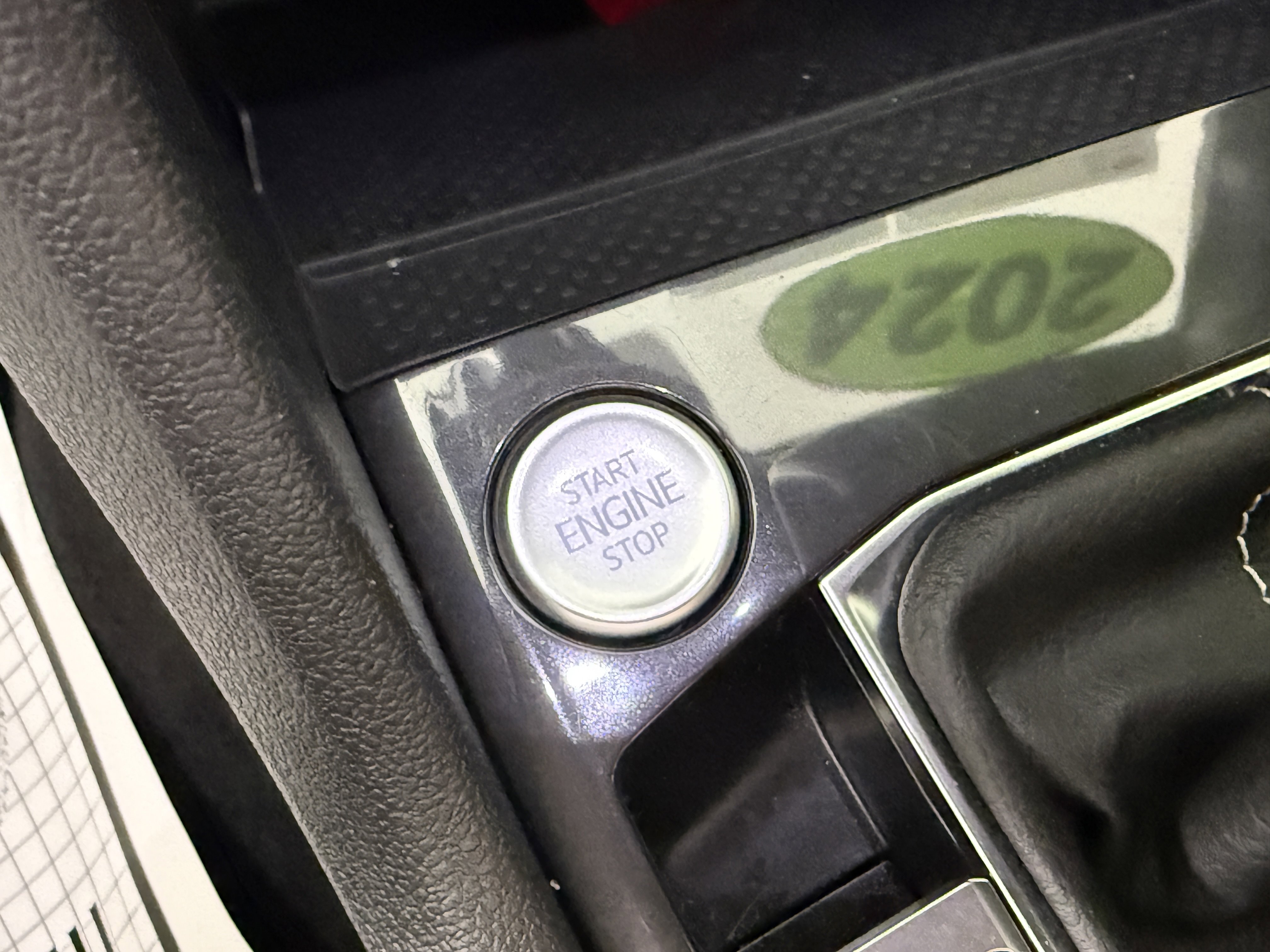 Used 2024 Volkswagen Tiguan SE R-Line image 26