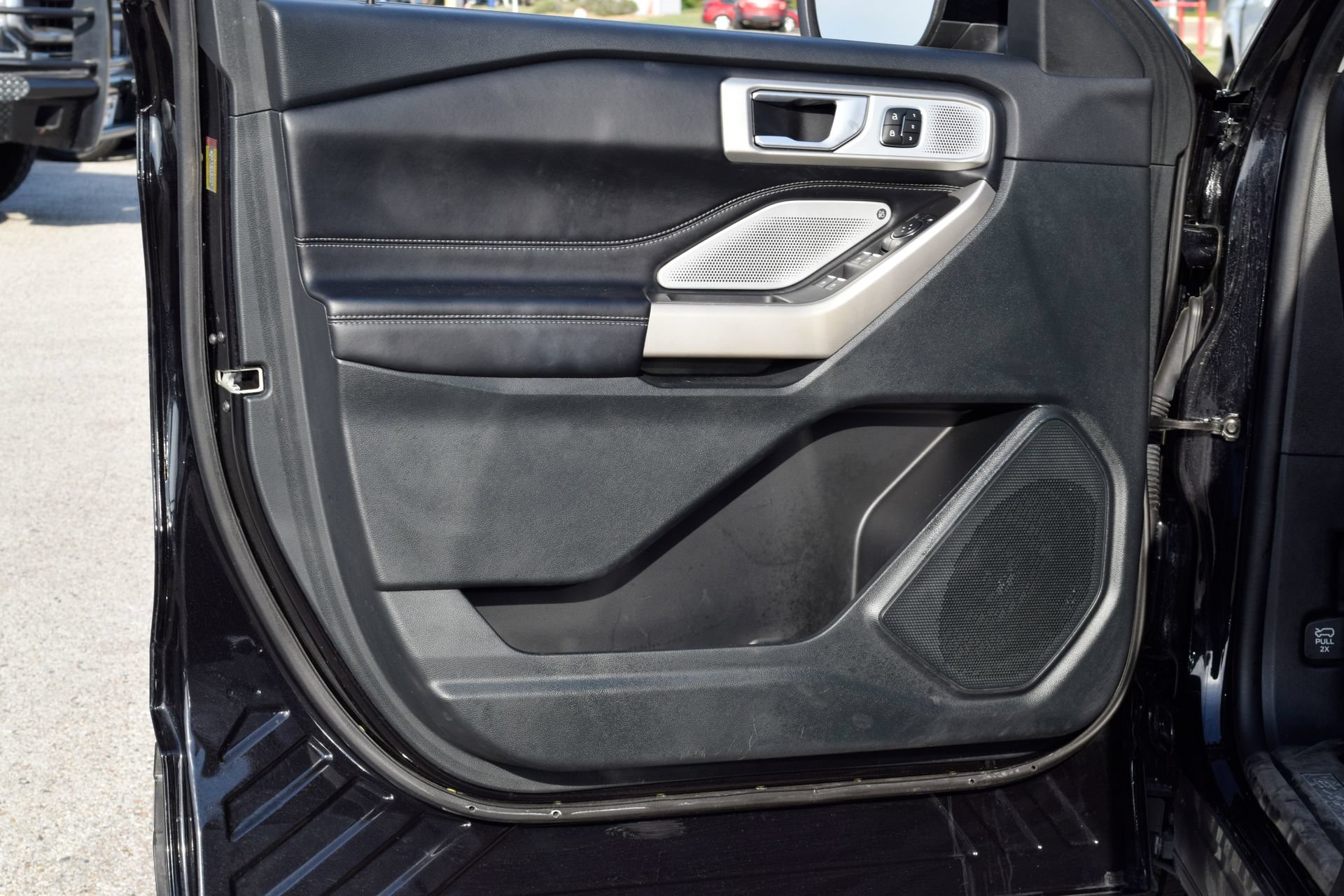 Certified 2023 Ford Explorer Limited w/ Limited Technology Package RWD image 17