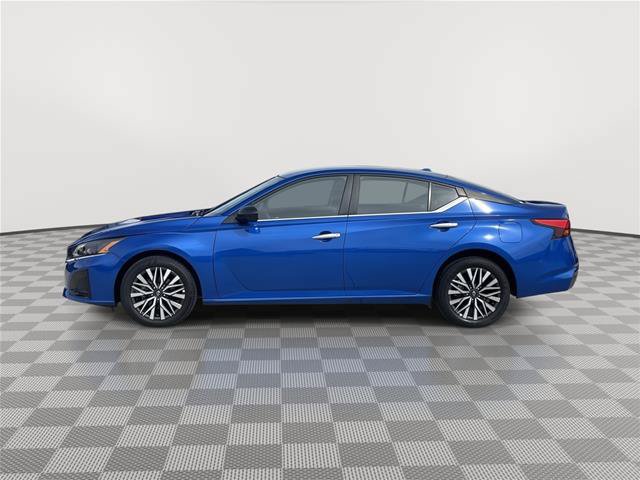 Used 2025 Nissan Altima 2.5 SV AWD/4WD image 2