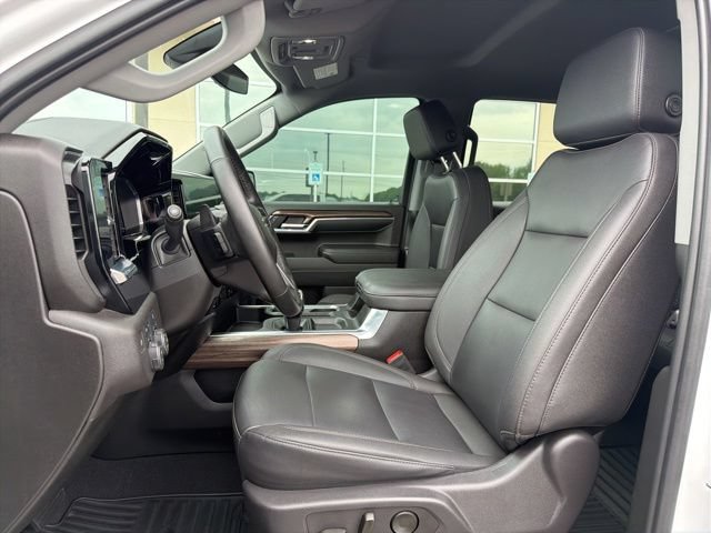 Used 2024 Chevrolet Silverado 1500 RST w/ Convenience Package II AWD/4WD image 10