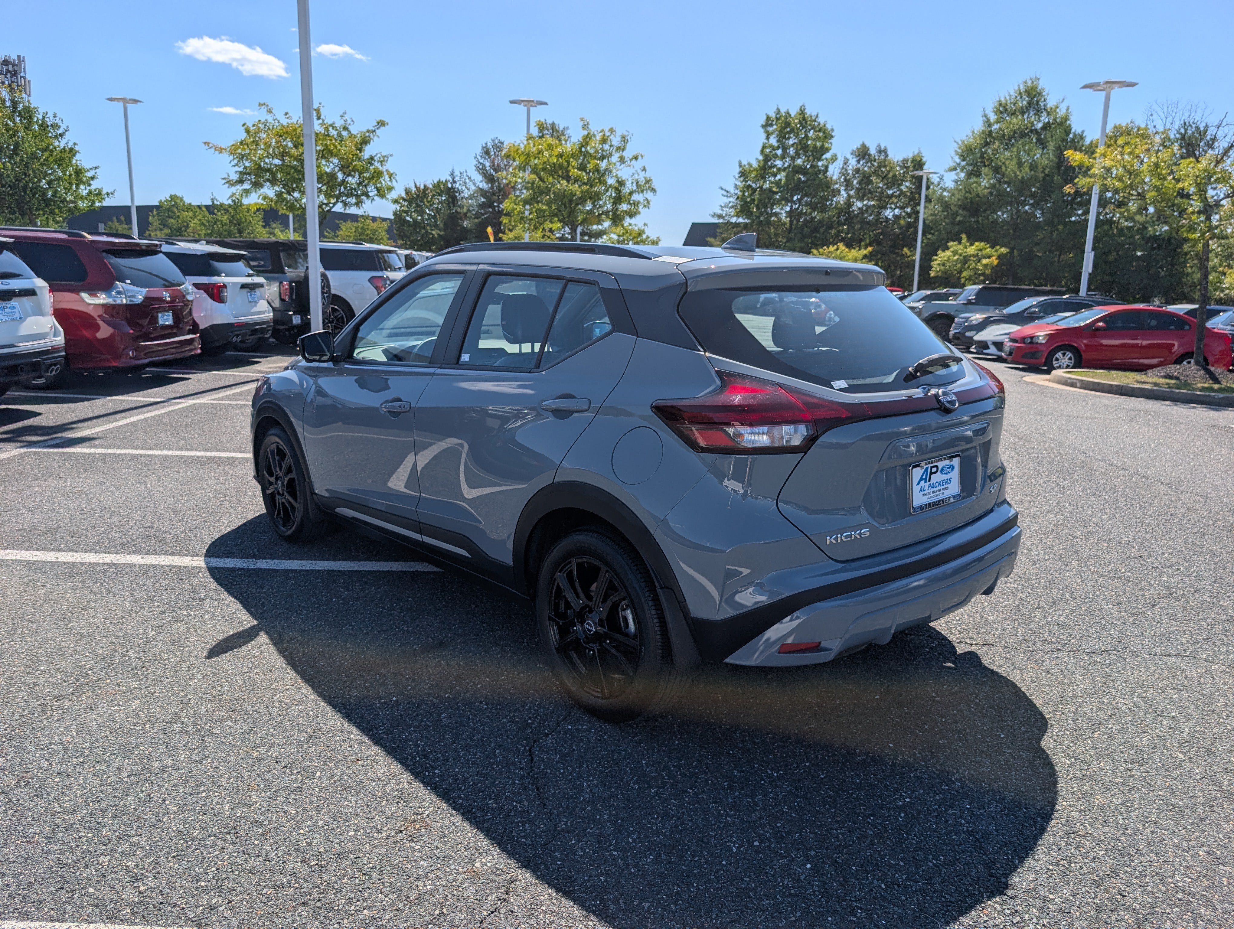 Used 2023 Nissan Kicks SR w/ SR Premium Package FWD image 5