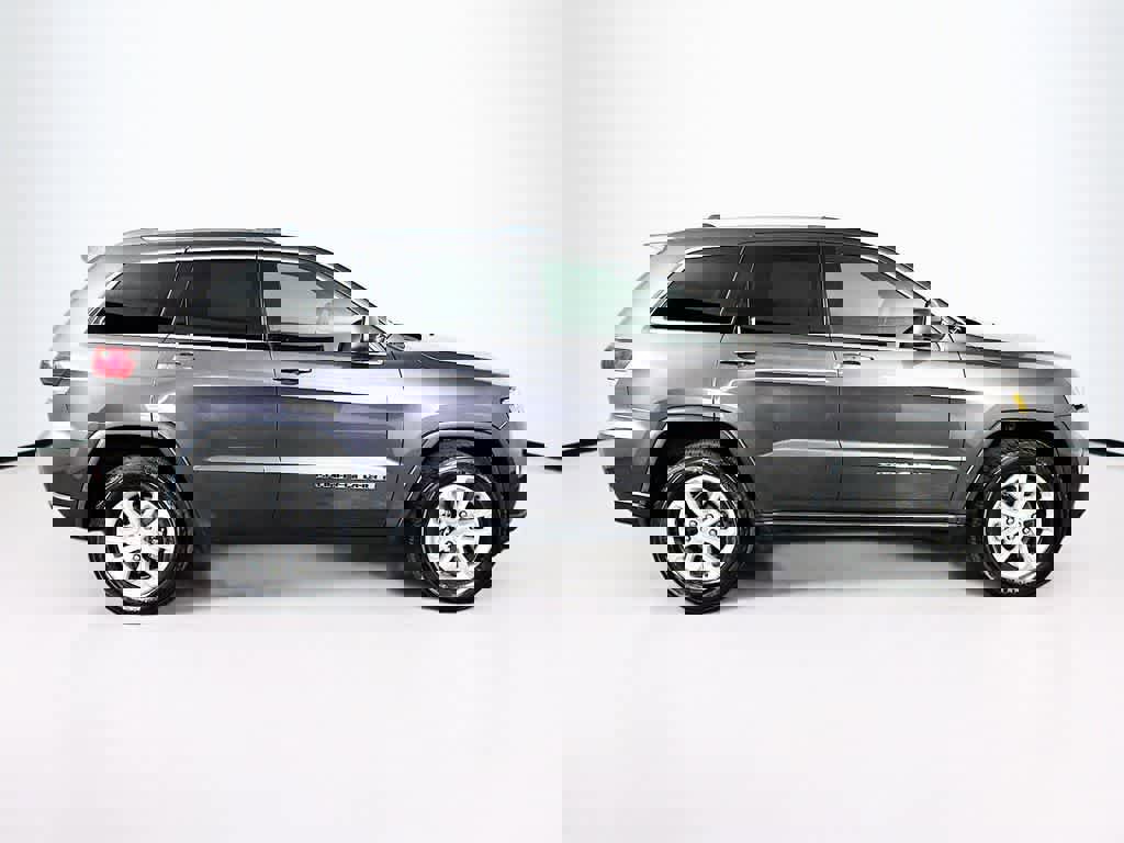 Used 2021 Jeep Grand Cherokee Laredo image 6