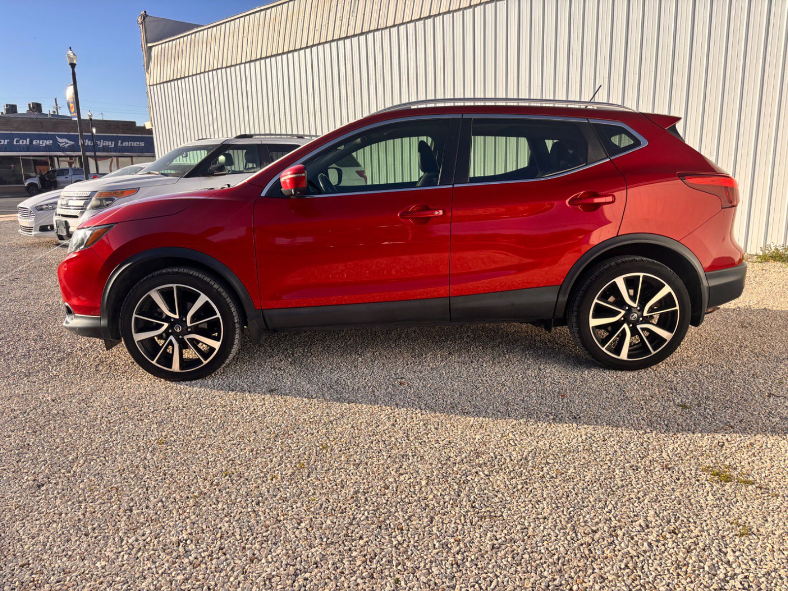 Used 2017 Nissan Rogue Sport SL w/ SL Premium Package image 3