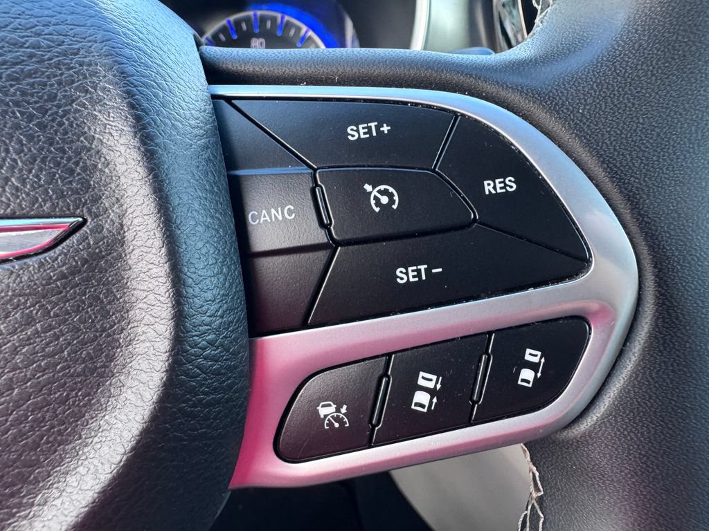 Used 2023 Chrysler Pacifica Touring-L FWD image 29