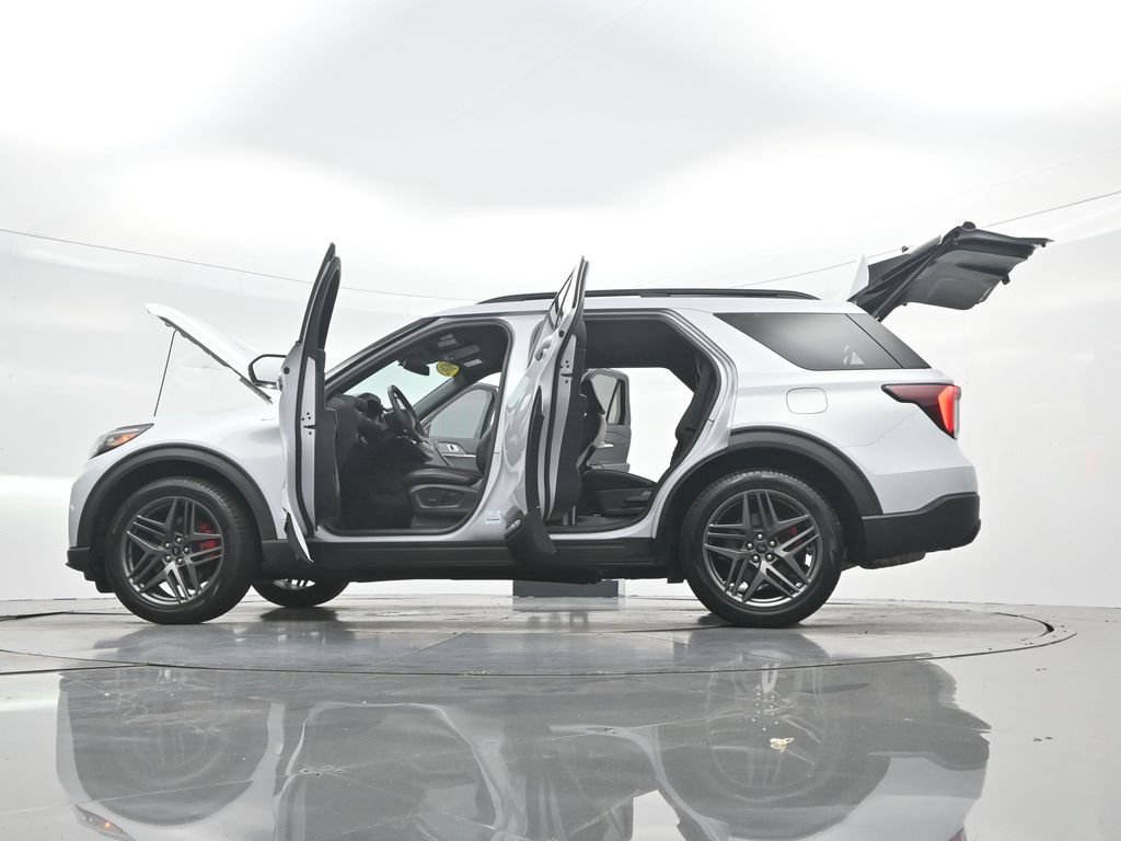 Certified 2026 Ford Explorer ST-Line w/ ST-Line Street Pack RWD image 45
