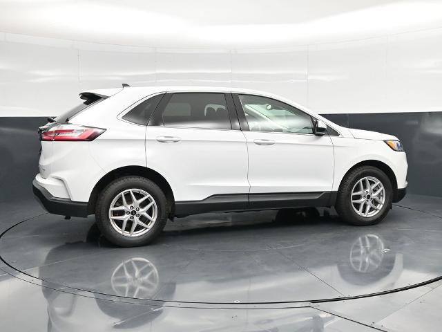 Certified 2024 Ford Edge SEL w/ Convenience Package AWD/4WD image 2