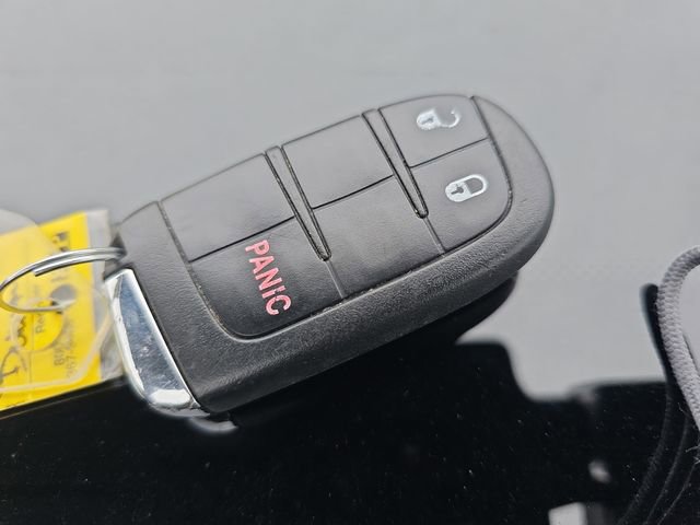 Used 2019 Jeep Renegade Latitude FWD image 34