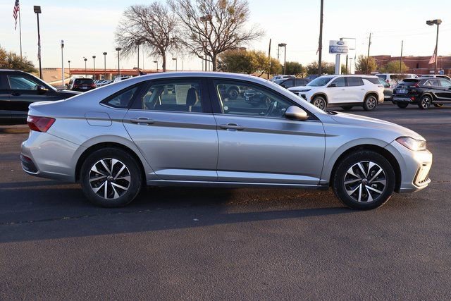 Used 2025 Volkswagen Jetta S image 9