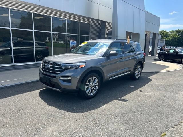 Certified 2022 Ford Explorer XLT w/ Equipment Group 202A AWD/4WD image 2