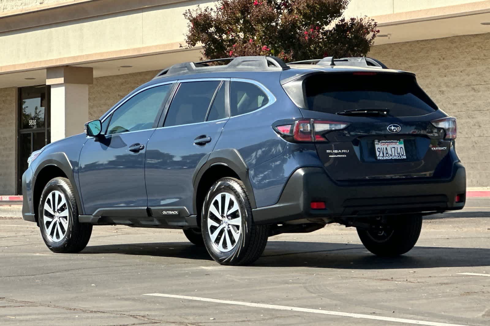 Used 2025 Subaru Outback Premium AWD/4WD image 7