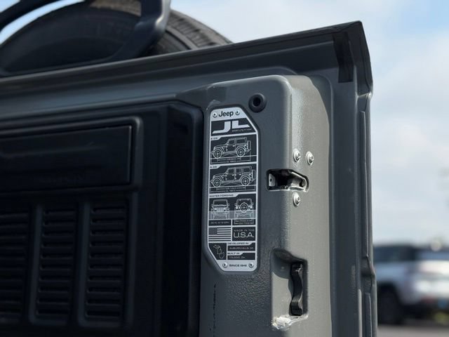 Used 2020 Jeep Wrangler Sport AWD/4WD image 11