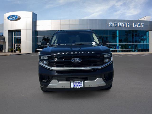 Certified 2025 Ford Expedition Platinum w/ Driver's Package AWD/4WD image 8