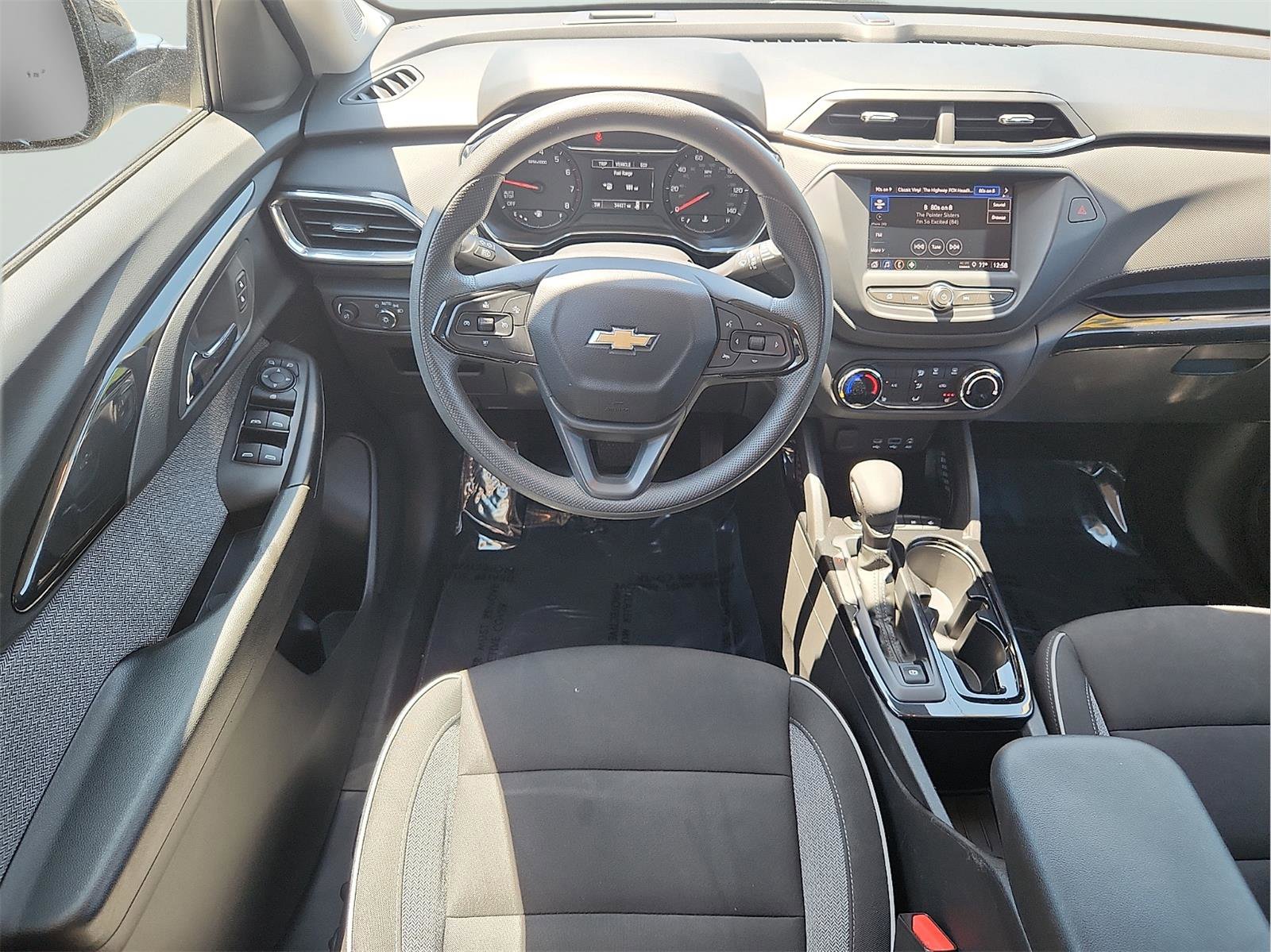 Used 2023 Chevrolet TrailBlazer LT FWD image 9