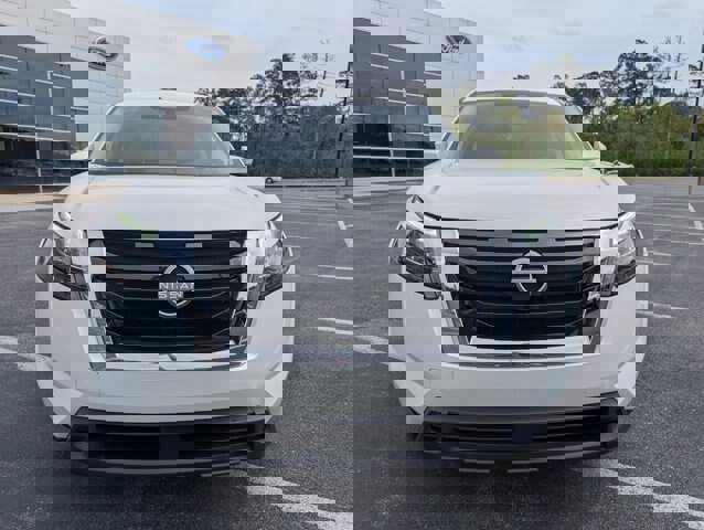 Used 2024 Nissan Pathfinder SV w/ SV Premium Package image 8