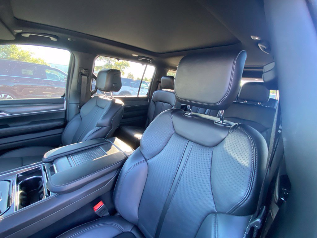 Used 2024 Jeep Wagoneer Series II w/ Convenience Group I AWD/4WD image 23